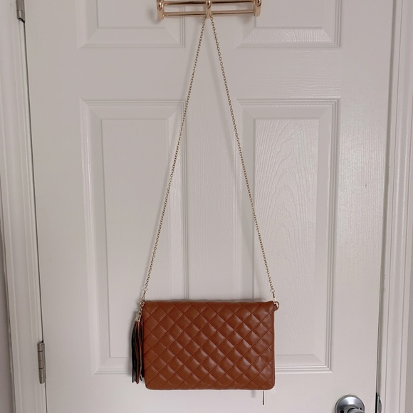 Quilted Faux Leather Clutch Handbag with Gold Chain - Picture 2 of 7